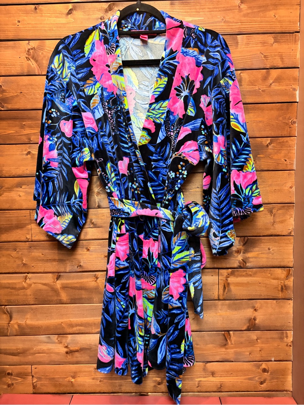 Lilly Pulitzer Elaine Velour Kimono Style Robe in Navy Onyx Earned Stripes